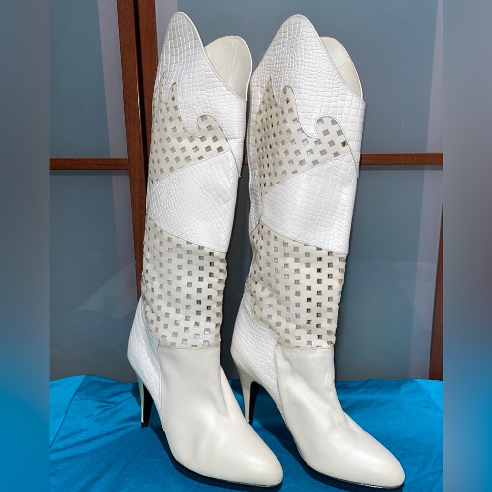 Vintage White Leather Perforated Alligator Embossed Cowboy Western Tall Boots 7
